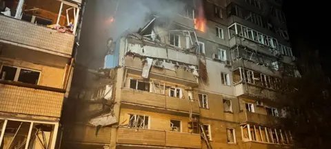 Ataque russo com drones em Kyiv mata bebê e mais uma pessoa, dizem autoridades - Imagem do artigo original