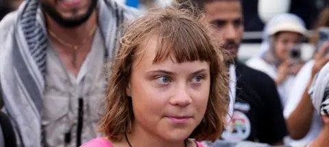 Flotilha liderada por Greta Thunberg chega à Tunísia antes de prosseguir rumo a Gaza - Imagem do artigo original