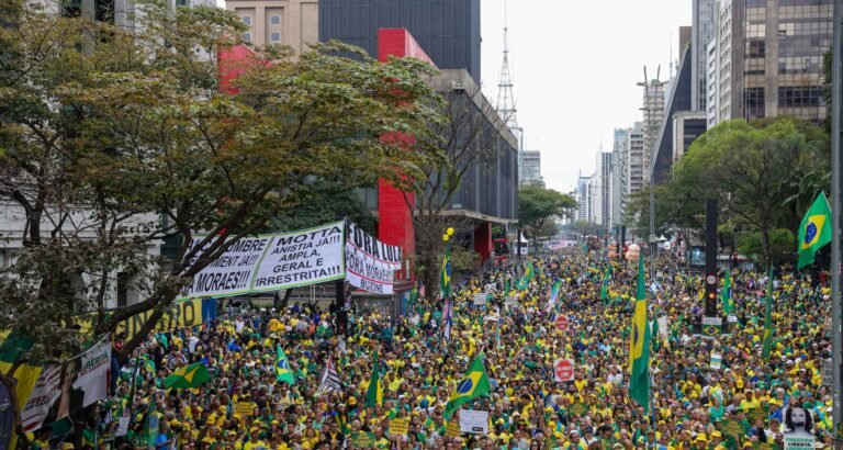 Pedidos de anistia e apelos a potências estrangeiras marcam atos de 7 de Setembro