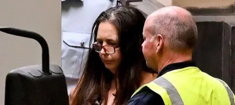 Australiana é condenada à prisão perpétua por matar três parentes com cogumelos venenosos - Imagem do artigo original