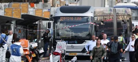Ataque a tiros em Jerusalém deixa cinco mortos e sete feridos graves, segundo autoridades - Imagem do artigo original
