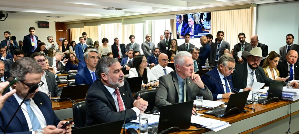 CPMI do INSS inicia semana com depoimento de Carlos Lupi e prepara oitiva de José Carlos Oliveira - Imagem do artigo original