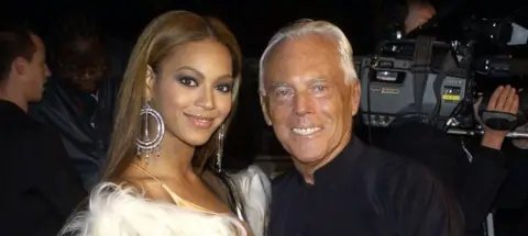 VMAs 2025: Ariana Grande conquista vídeo do ano; Lady Gaga e Sabrina Carpenter dominam premiação - Imagem do artigo original