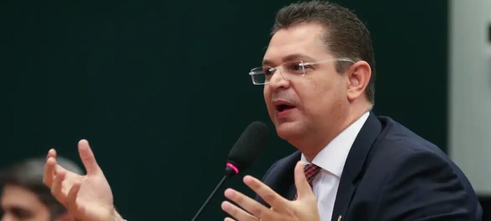 Líder do PL diz que Gilmar Mendes deve manter opiniões apenas nos autos do STF - Imagem do artigo original