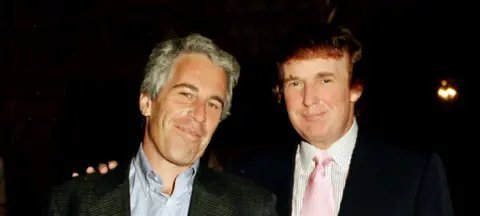 Deputados democratas divulgam suposto bilhete de aniversário de Trump a Jeffrey Epstein - Imagem do artigo original