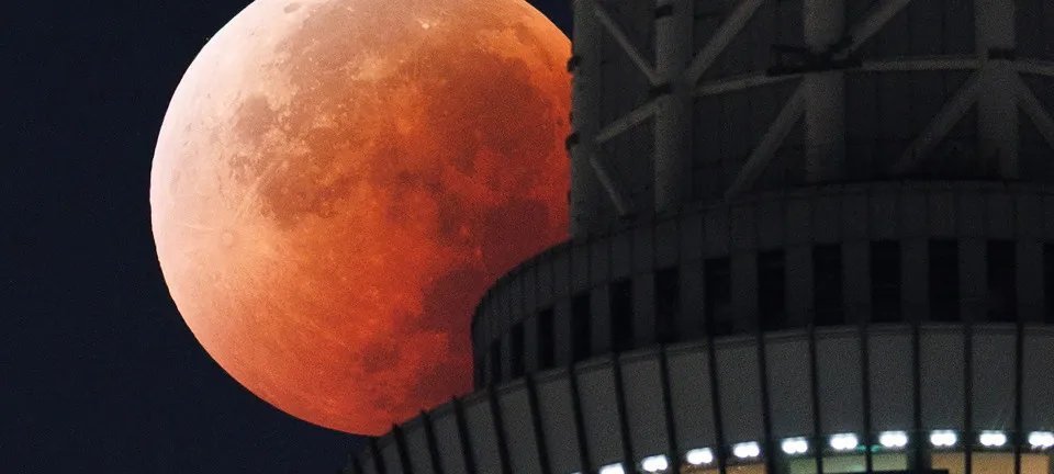 Eclipse total colore a Lua de vermelho na noite de 7 de setembro - Imagem do artigo original