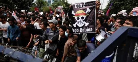 Nepal revoga bloqueio a redes sociais após protestos que deixaram 19 mortos - Imagem do artigo original