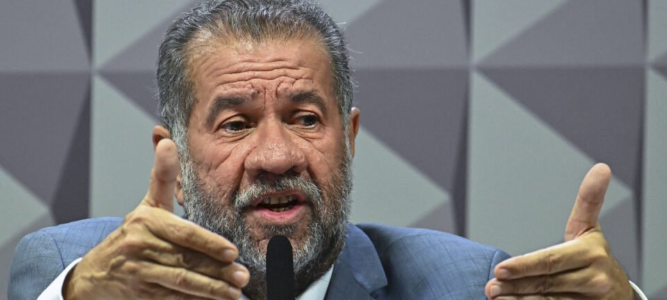Em CPMI, Carlos Lupi afasta suspeitas sobre fraude no INSS, exonera Lula de culpa e atribui falhas à autarquia - Imagem do artigo original