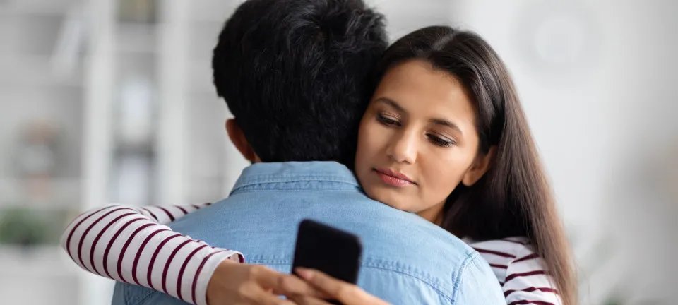 Um terço dos norte-americanos vê troca de mensagens sexuais com IA como traição, diz pesquisa - Imagem do artigo original