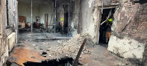 Ataques russos atingem prédio do governo em Kiev e deixam 24 mortos em fila de pensões no Donbas - Imagem do artigo original
