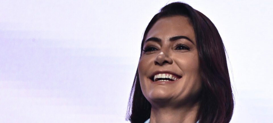 Michelle Bolsonaro ironiza revista policial em Fusca atrás de Jair Bolsonaro - Imagem do artigo original