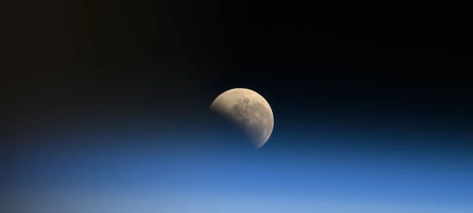 Astronautas da ISS registram eclipse total da Lua e divulgam imagens impressionantes - Imagem do artigo original