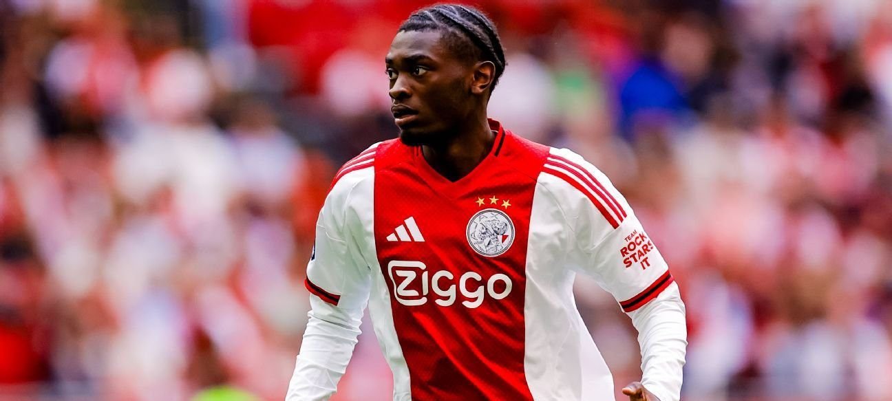 Seis gigantes da Premier League monitoram Jorthy Mokio, do Ajax; Chelsea negocia promessa equatoriana - Imagem do artigo