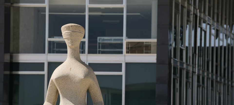 Ações trabalhistas disparam após decisões do STF e TST sobre gratuidade judicial - Imagem do artigo