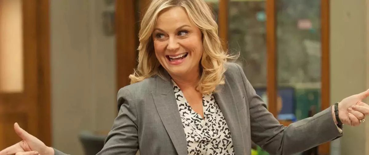 Amy Poehler pede que o Oscar reconheça mais comédias durante podcast com Olivia Colman - Imagem do artigo