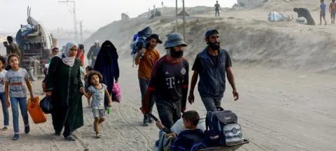 Milhares fogem da Cidade de Gaza enquanto tropas israelenses avançam - Imagem do artigo original