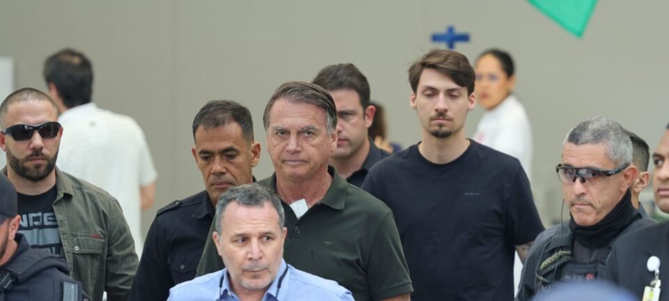 Moraes retira GSI da escolta de Bolsonaro e delega tarefa à PF e Polícia Penal - Imagem do artigo