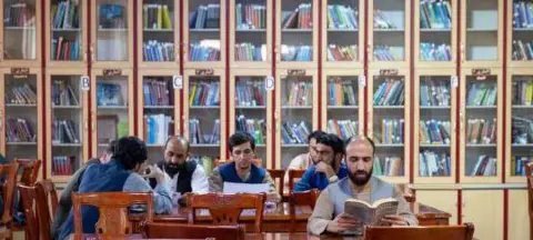 Talibã manda universidades afegãs retirar livros escritos por mulheres e proíbe 18 disciplinas - Imagem do artigo original