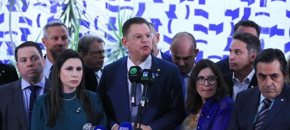 PL recorre contra veto a Eduardo Bolsonaro e acusa Hugo Motta de descumprir acordo - Imagem do artigo