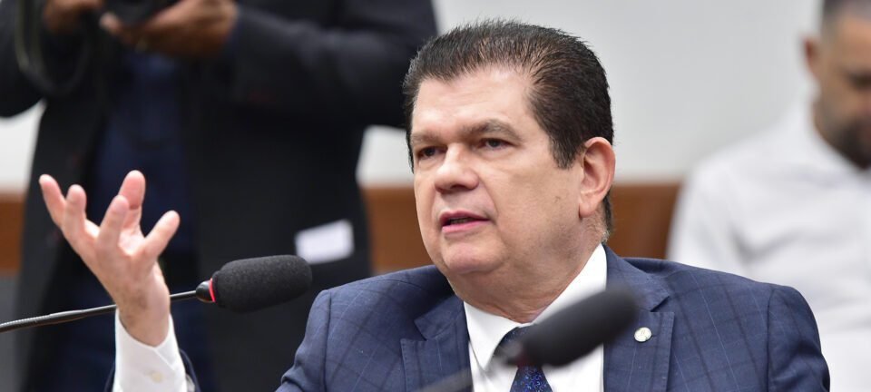 Deputado Mauro Benevides Filho é internado após sofrer AVC - Imagem do artigo