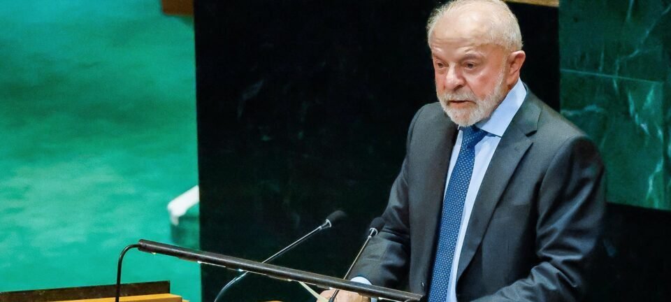 Desaprovação ao governo Lula recua dois pontos após discurso na ONU, mostra PoderData - Imagem do artigo