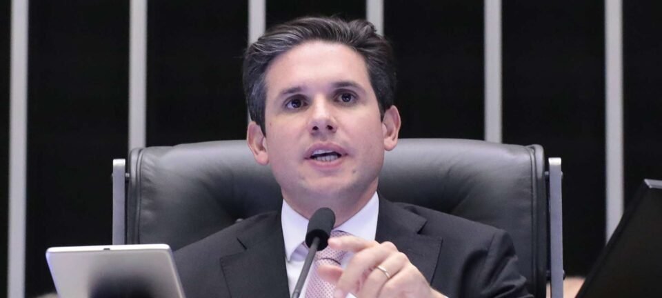 Câmara aprova isenção de IR até R$ 5 mil e aumento de imposto para alta renda - Imagem do artigo