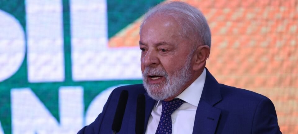 Lula pede a Trump fim de tarifas a produtos brasileiros e de restrições a autoridades - Imagem do artigo