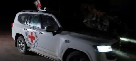 Corpo de refém israelense é entregue à Cruz Vermelha na Faixa de Gaza - Imagem do artigo original