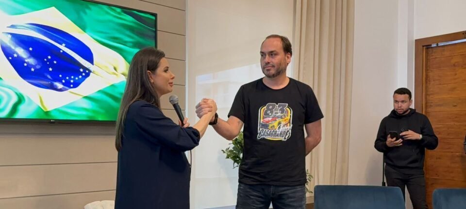 PL planeja duas candidaturas ao Senado em Santa Catarina após entrada de Carlos Bolsonaro - Imagem do artigo