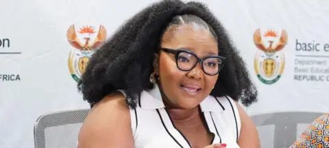 Oito alunos são suspensos após agressão filmada em escola de Cape Town - Imagem do artigo original