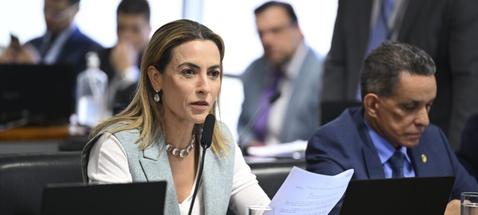 CCJ do Senado aprova projeto que equipara misoginia ao crime de racismo - Imagem do artigo