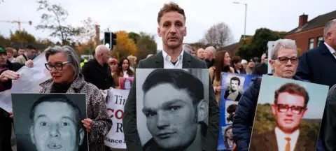 Ex-paraquedista é absolvido das acusações de assassinato no Domingo Sangrento de 1972 - Imagem do artigo original