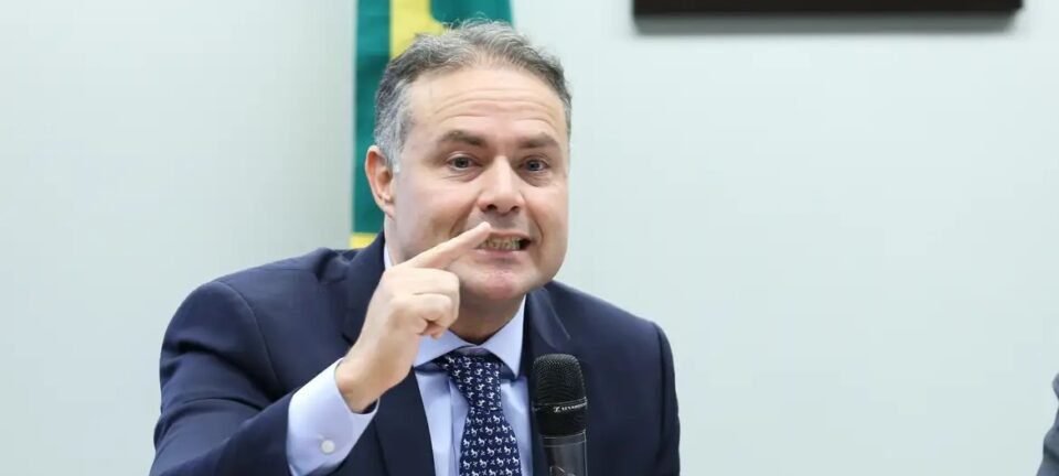 Pressão sobre Bolsonaro cresce após revés no STF e visita de aliados à Papuda - Imagem do artigo